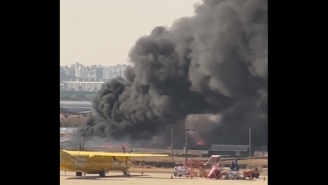  김포공항 외곽 화재로 연기 다량 발생...활주로까지 검은 연기