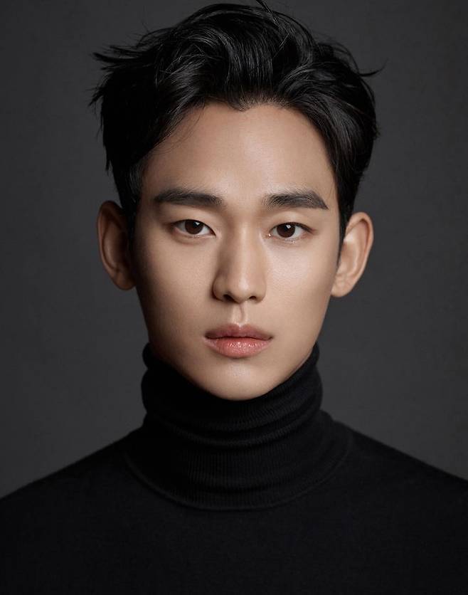 김수현 법적 대응 예고 vs. 가세연 "유족 제공 자료와 인터뷰에 근거" 