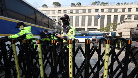  경찰, 헌재 인근 100ｍ '진공 상태' 본격 착수