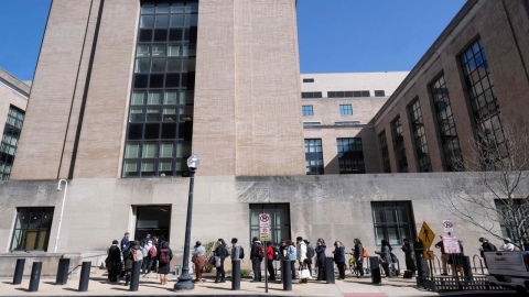 미 해고 공무원 "출입구에 빨간불 떠...'오징어 게임' 같았다"