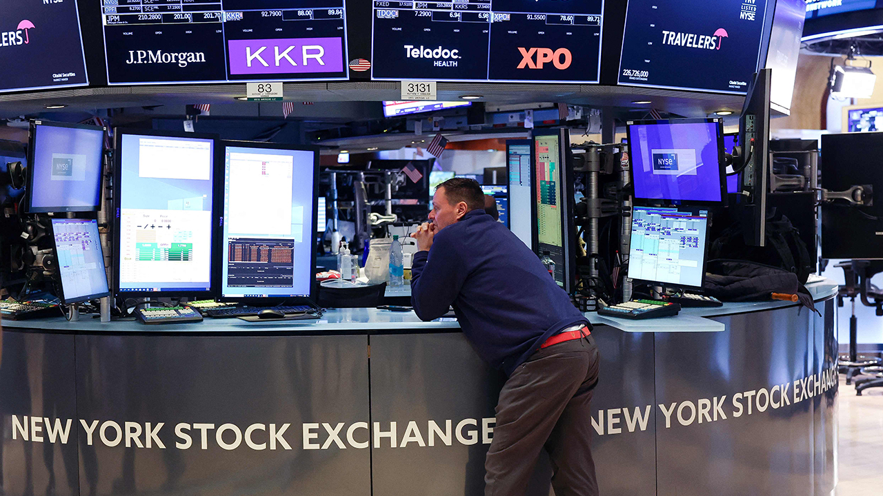 뉴욕 증시 3대 지수 급락세로 개장...이후 상승 반전