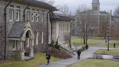 트럼프 행정부 '명문대 때리기'...코넬·노스웨스턴 지원 중단