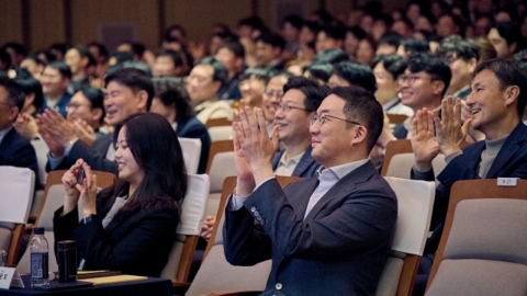 LG 구광모 "혁신 지향점은 고객...도전과 변화 DNA 필요"