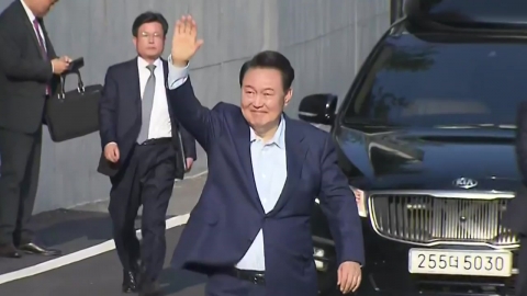  윤 전 대통령, 오후 5시 7분 관저에서 차량 출발...파면 일주일 만