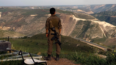 방탄버스 타고 점령지 구경...이스라엘, 시리아로 단체 관광 논란