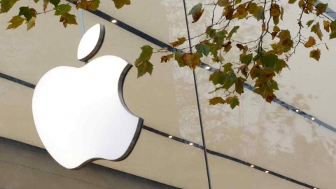 애플, 인도서 역대 최대 아이폰 공수...트럼프 관세 앞두고 재고 확보