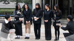 법원 결정에 즉각 움직인 뉴진스...결국 장기전으로 [Y녹취록]