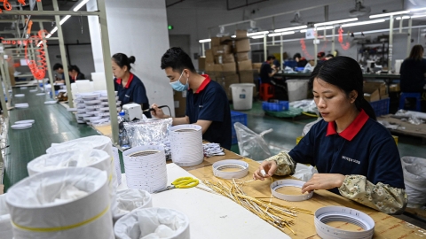 '관세 타격'에 중국 수출업체 비명...강제 휴가에 재고 처리 비상