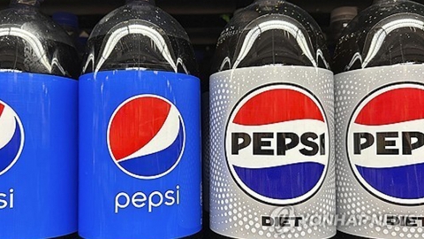 코카콜라 웃고 펩시는 울상...'트럼프 관세'에 콜라 업계도 희비