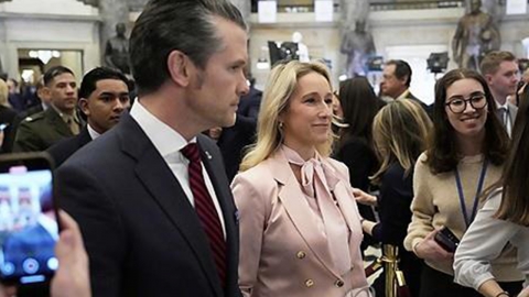 미 국방, 부인과 동생 채팅방에도 '후티 공습' 공유