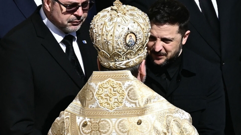 트럼프·젤렌스키, 교황 장례식 앞서 회동...미 "매우 생산적"