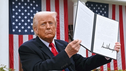 "100일 만에 무법지대로 변한 미국"..."백악관은 그들만의 세계"