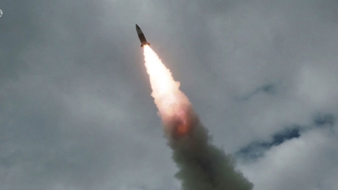 북, 동해 상으로 미상 탄도미사일 발사...3월 이후 두 달 만