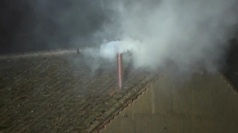  새 교황 선출...시스티나 굴뚝에서 '흰 연기'