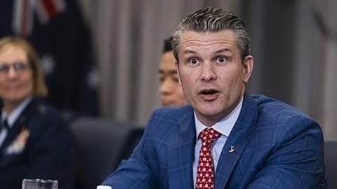 미 국방 "트랜스젠더 군인 자진신고 안하면 식별 후 강제전역"