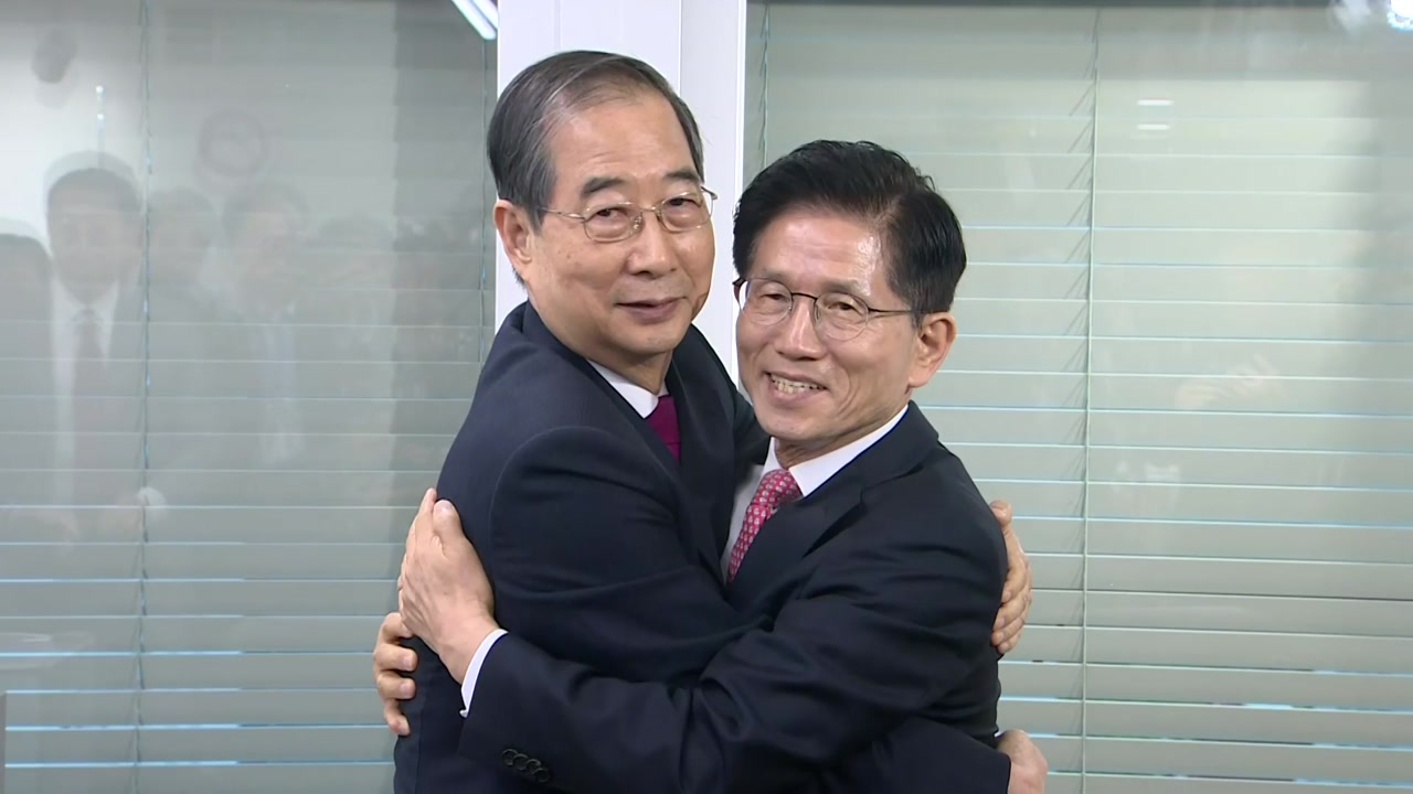 "한덕수 선배" 격한 포옹까지? 김문수 직접 선대위원장 제안했지만...[지금이뉴스] 