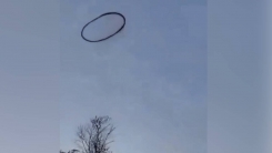 "저거 UFO 아냐?"...\'의문의 거대 고리\' 등장에 시민들 \'당황\' [지금이뉴스]