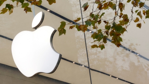 "애플, 아이폰 가격 인상 검토...관세 영향인 듯"