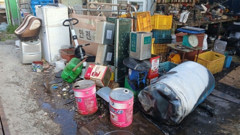 고물상에서 드럼통 해체하다 폭발...1명 숨져