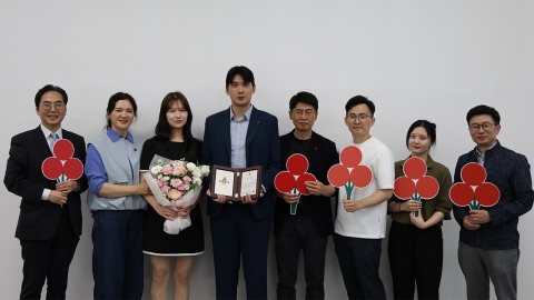 경기도서 고액 기부 '아너 소사이어티' 모자 회원 탄생