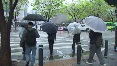 [날씨] 이틀째 \'한여름 더위\'…오늘 전국 비로 \'반짝 선선\'