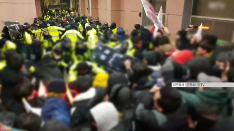  '서부지법 폭동' 취재진 폭행·법원 월담 등 4명 징역형