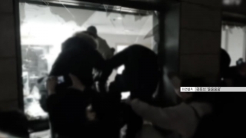 \'법원 폭동\' 취재진 폭행 징역형…"민주주의 핵심가치 언론의 자유 위축"