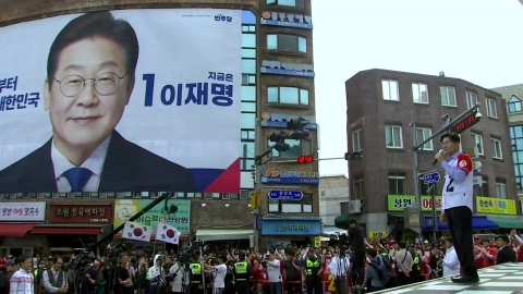 "여기 나도 있다"…이재명·김문수 \'묘한\' 만남 [앵커리포트]