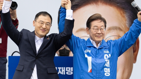 이재명, 이틀째 호남 다지기…유세차 오른 김상욱