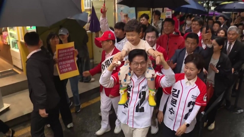 김문수, 5·18 민주묘지 참배...호남 표심 공략