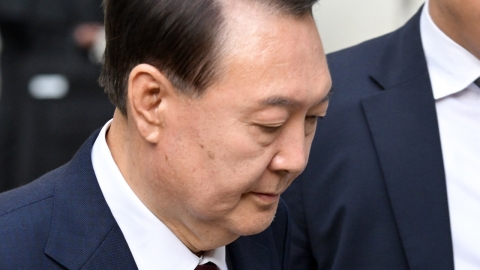 윤석열 전 대통령 4차 공판…탈당 뒤 첫 공개 출석