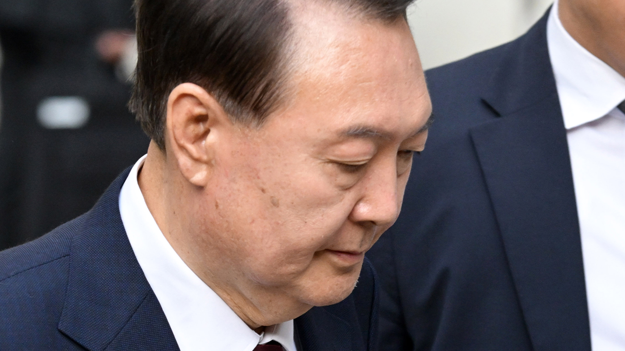 윤석열 전 대통령 4차 공판...탈당 뒤 첫 공개 출석