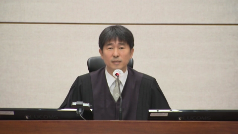 지귀연, 재판정에서 공개 반박 "접대 의혹 사실 아냐"