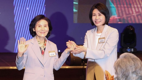 \'부인 토론\' 제안에 "국민 알 권리 보장" vs "유권자 선동 의도" [Y녹취록]