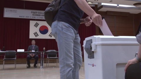 재외국민투표 시작…"무거운 마음으로 한 표"