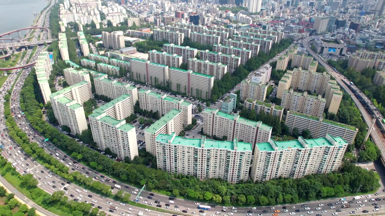 토허제 재지정 뒤...강남 3구·용산구 '신고가 행진'