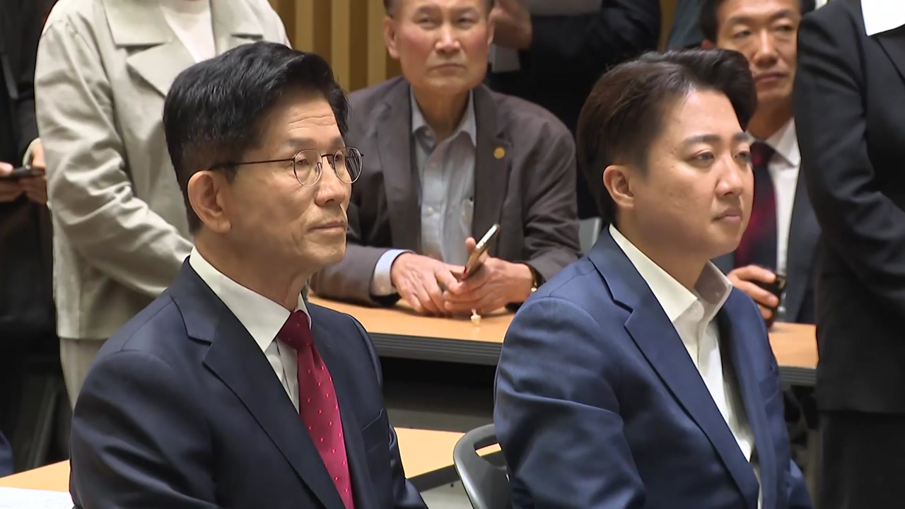 이재명 52% 김문수 39%...범보수 단일화 긍정 37%·부정 45% [대선 여론조사]