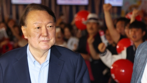 윤석열, '부정선거' 주제 영화 관람...파면 뒤 첫 공개 행보