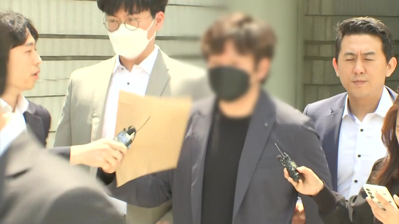 '중국 간첩 99명 체포 보도' 기자 영장 심사...질문에 묵묵부답