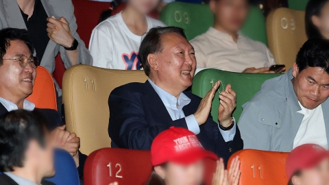 윤석열, \'부정선거\' 영화관람…파면 뒤 첫 공개일정