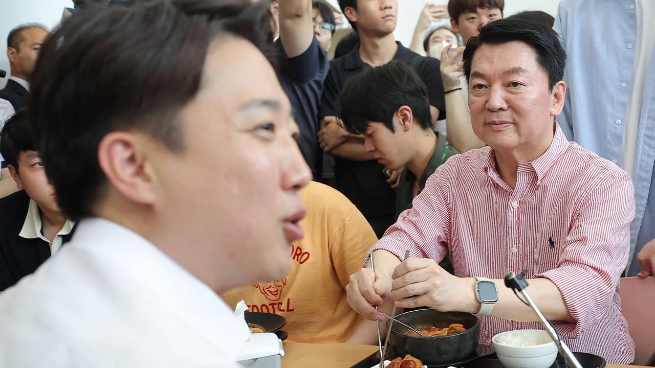 "단일화" 안철수 유세장 방문에도...이준석 '마이웨이'