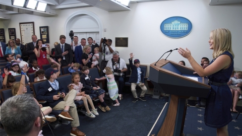 백악관 어린이 기자단, "싫어하는 매체는요?" 폭풍 질문
