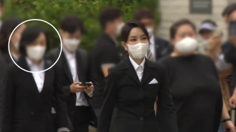 검찰, \'샤넬백 수수\' 김건희 여사 수행비서 출국금지 조치
