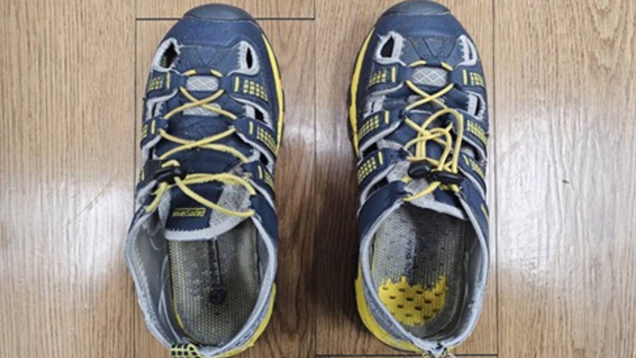 여성 뒤에서 '쓱' 발 내밀던 남성...신발 속 '몰카' 있었다