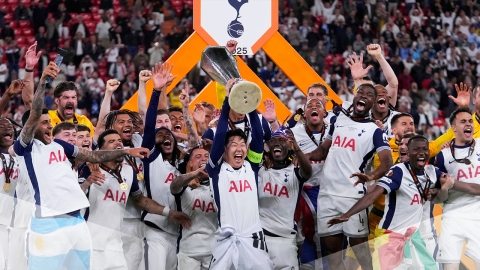 [이슈ON] '유로파 트로피' 거머쥔 손흥민..."나는 팀의 전설이다"