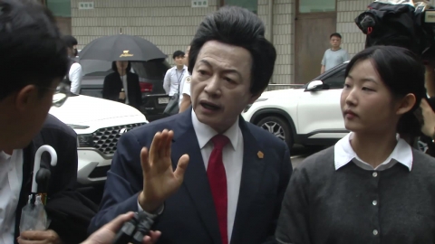 경찰, \'380억 횡령 혐의\' 허경영 구속 송치