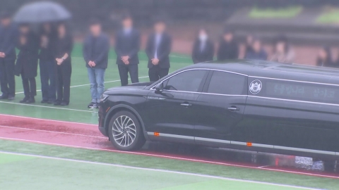 학생 지도하고 민원에 시달리다…중학교 교사 발인