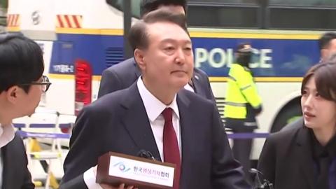 윤 전 대통령 5차 공판…비화폰 압수수색 영장 발부 주목