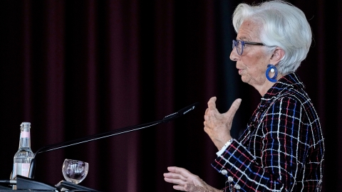 유럽중앙은행 "미 달러 신뢰 약화는 유로화에 기회"...블룸버그 "트럼프 공격을 역이용"