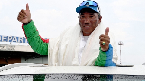 에베레스트 31회 등정...50대 네팔 셰르파 '역대 최다'